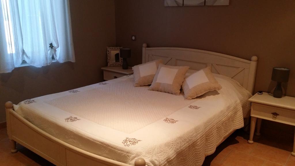 Bed and Breakfast Les Portes Du Soleil Capestang Pokój zdjęcie